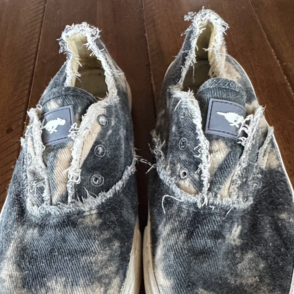 Rocket Dog Black and Tan Distressed Sneakers